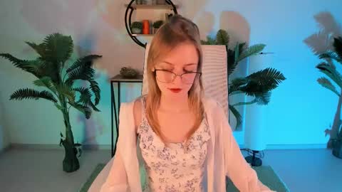 Snapshot of kiramontoyaa chatting on 03-11-25, 05:13 Kira online show from 03-11-25, 05:13