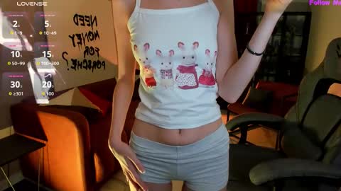 Snapshot of kiramontoyaa chatting on 10-18-25, 08:42 Kira online show from 10-18-25, 08:42