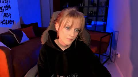 Snapshot of kiramontoyaa chatting on 12-16-25, 08:36 Kira online show from 12-16-25, 08:36