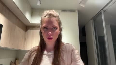 Snapshot of kiramystery chatting on 05-26-26, 03:19 Kira online show from 05-26-26, 03:19