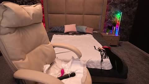 Kira online show from 02-26-25, 10:42