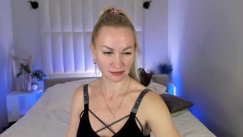 Snapshot of kirasun_ chatting on 12-13-25, 07:53 KiraSun online show from 12-13-25, 07:53