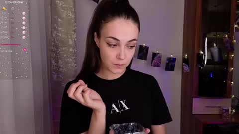 Kira cute online show from 11-18-25, 09:30