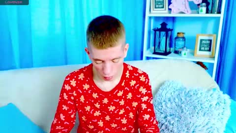 Snapshot of kireev_ chatting on 12-28-24, 07:00 online show from 12-28-24, 07:00