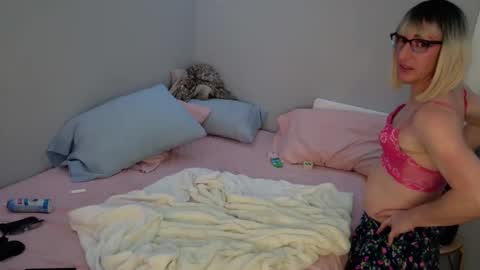 Snapshot of kirkcammerman1 chatting on 01-11-25, 08:33 Onya online show from 01-11-25, 08:33