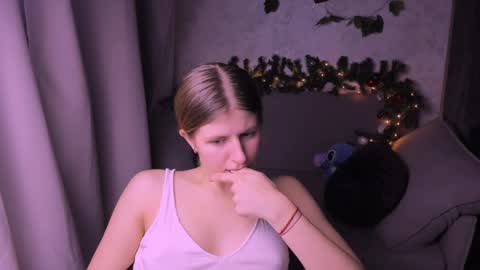 Snapshot of kirraa_ chatting on 12-06-24, 11:03 Kira online show from 12-06-24, 11:03
