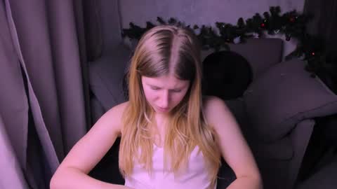 Snapshot of kirraa_ chatting on 12-12-24, 12:38 Kira online show from 12-12-24, 12:38