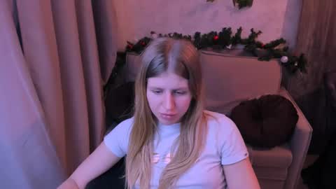 Snapshot of kirraa_ chatting on 12-18-24, 10:13 Kira online show from 12-18-24, 10:13