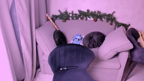 Snapshot of kirraa_ chatting on 12-25-24, 09:54 Kira online show from 12-25-24, 09:54