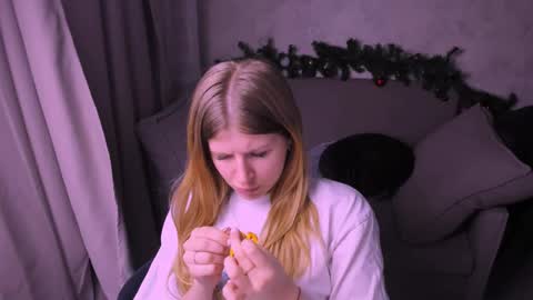 Snapshot of kirraa_ chatting on 12-27-24, 10:48 Kira online show from 12-27-24, 10:48