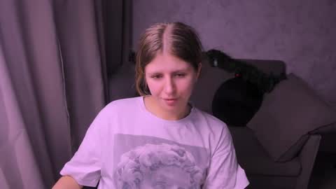 Snapshot of kirraa_ chatting on 01-05-25, 09:14 Kira online show from 01-05-25, 09:14