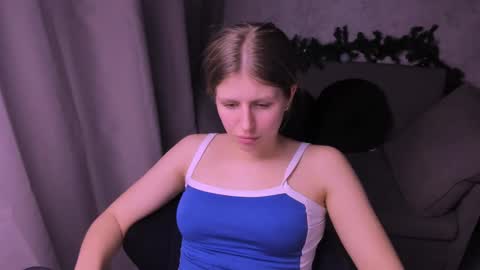 Snapshot of kirraa_ chatting on 01-11-25, 12:12 Kira online show from 01-11-25, 12:12