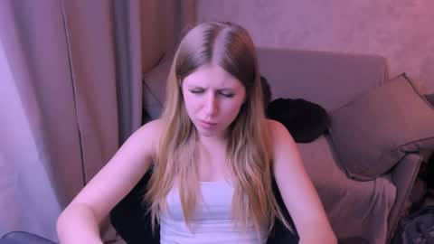 Snapshot of kirraa_ chatting on 01-31-25, 10:31 Kira online show from 01-31-25, 10:31
