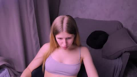 Snapshot of kirraa_ chatting on 02-25-25, 07:03 Kira online show from 02-25-25, 07:03