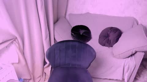 Snapshot of kirraa_ chatting on 02-25-25, 10:39 Kira online show from 02-25-25, 10:39