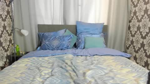 Snapshot of kirraa_ chatting on 09-12-25, 01:22 Kira online show from 09-12-25, 01:22