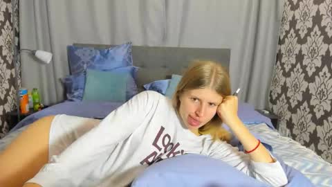 Snapshot of kirraa_ chatting on 09-15-25, 05:46 Kira online show from 09-15-25, 05:46