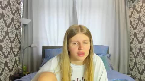 Snapshot of kirraa_ chatting on 09-16-25, 09:54 Kira online show from 09-16-25, 09:54