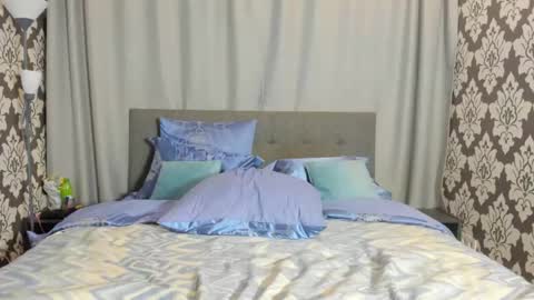 Snapshot of kirraa_ chatting on 09-17-25, 03:46 Kira online show from 09-17-25, 03:46