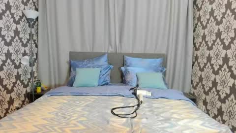 Snapshot of kirraa_ chatting on 09-26-25, 03:49 Kira online show from 09-26-25, 03:49