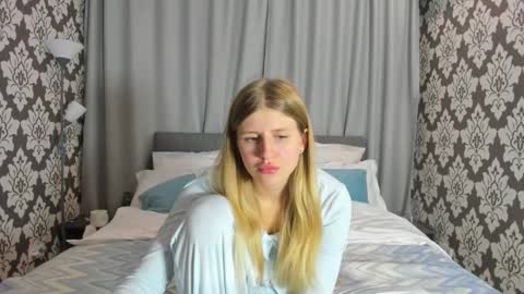Snapshot of kirraa_ chatting on 10-06-25, 06:49 Kira online show from 10-06-25, 06:49