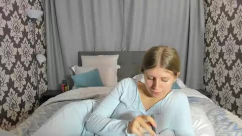 Snapshot of kirraa_ chatting on 10-07-25, 04:59 Kira online show from 10-07-25, 04:59