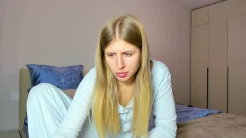 Snapshot of kirraa_ chatting on 10-24-25, 05:53 Kira online show from 10-24-25, 05:53