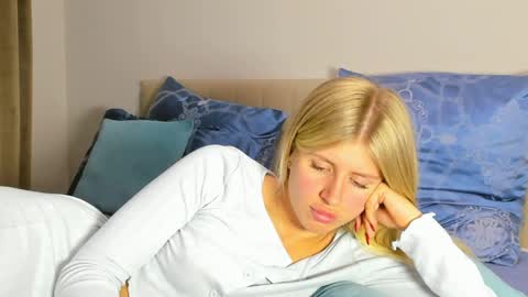 Snapshot of kirraa_ chatting on 05-21-26, 09:33 Kira online show from 05-21-26, 09:33