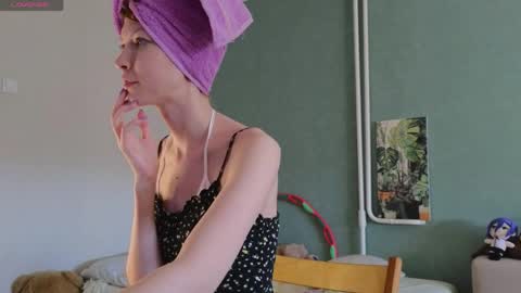 Snapshot of kiss_auraa chatting on 03-31-26, 06:03 Leia online show from 03-31-26, 06:03