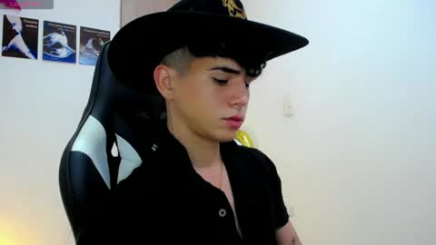 kiss_whitee online show from 09-23-25, 12:02