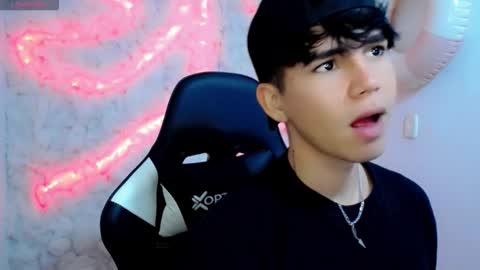 kiss_whitee online show from 10-01-25, 11:33