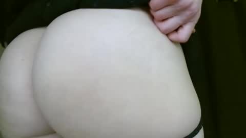 Snapshot of kissallie chatting on 01-22-25, 10:37 Allie online show from 01-22-25, 10:37