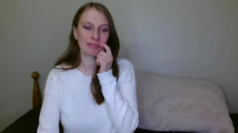 Snapshot of kissallie chatting on 03-04-25, 10:38 Allie online show from 03-04-25, 10:38
