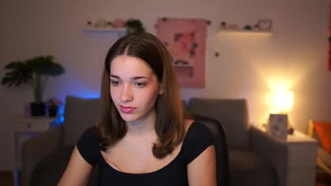 Snapshot of kissiecat chatting on 11-03-25, 02:07 Sisi online show from 11-03-25, 02:07