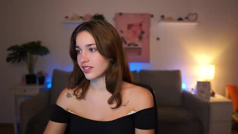 Snapshot of kissiecat chatting on 11-11-25, 02:17 Sisi online show from 11-11-25, 02:17