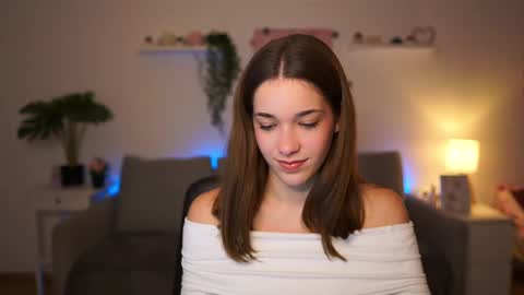 Snapshot of kissiecat chatting on 11-28-25, 02:31 Sisi online show from 11-28-25, 02:31