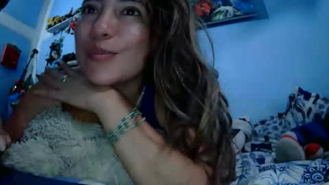 Snapshot of kissmelovejummy chatting on 10-23-25, 11:42 Erika paul online show from 10-23-25, 11:42