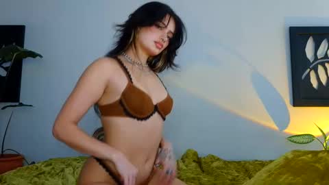 Snapshot of kissmerosy chatting on 03-02-25, 06:51 Rose online show from 03-02-25, 06:51