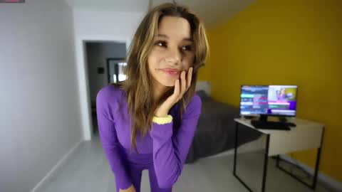Snapshot of kissmesloww chatting on 10-07-25, 02:03 Snezhana online show from 10-07-25, 02:03