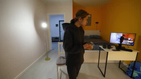 Snapshot of kissmesloww chatting on 10-19-25, 02:40 Snezhana online show from 10-19-25, 02:40