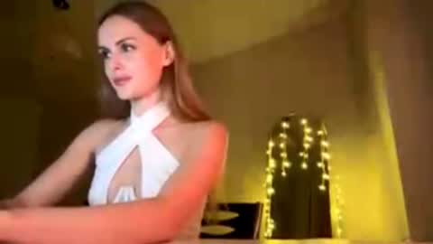 Emma online show from 09-19-25, 05:24