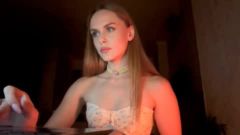 Emma online show from 09-24-25, 05:27