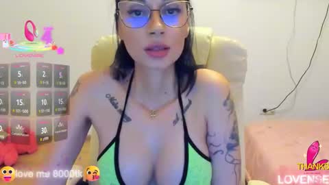 Snapshot of kisssnicol chatting on 10-17-25, 03:58 kisssnicol online show from 10-17-25, 03:58