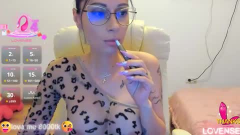Snapshot of kisssnicol chatting on 10-20-25, 06:19 kisssnicol online show from 10-20-25, 06:19