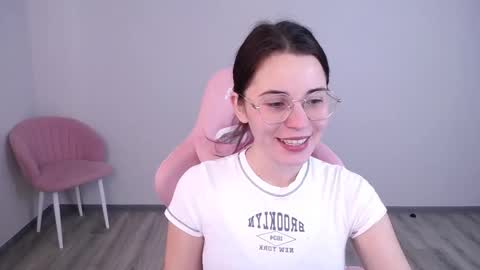 Vikki Rose online show from 10-22-25, 05:19