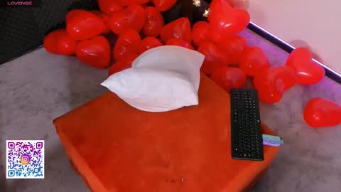 Snapshot of kitness_sky chatting on 02-14-25, 12:36 Kitness online show from 02-14-25, 12:36