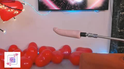 Snapshot of kitness_sky chatting on 02-18-25, 01:11 Kitness online show from 02-18-25, 01:11