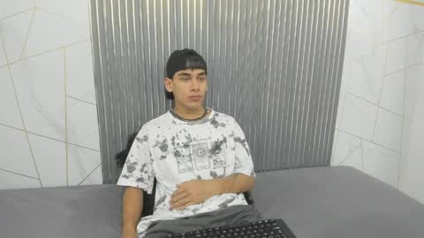 kitsune_44 online show from 04-06-26, 07:26