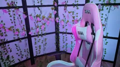 Snapshot of kitsune_little chatting on 06-11-26, 12:32 kitsune_little online show from 06-11-26, 12:32