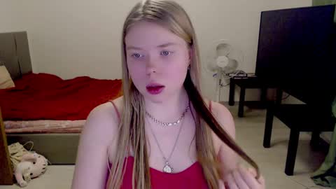 Jennyblonde and Emmabrunette online show from 02-04-25, 09:20
